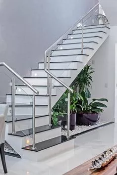 RAMPE D'ESCALIERS  INOX VITREE ABIDJAN à 10000 - Petites annonces gratuites - Achat et vente à Abidjan, Côte d'Ivoire